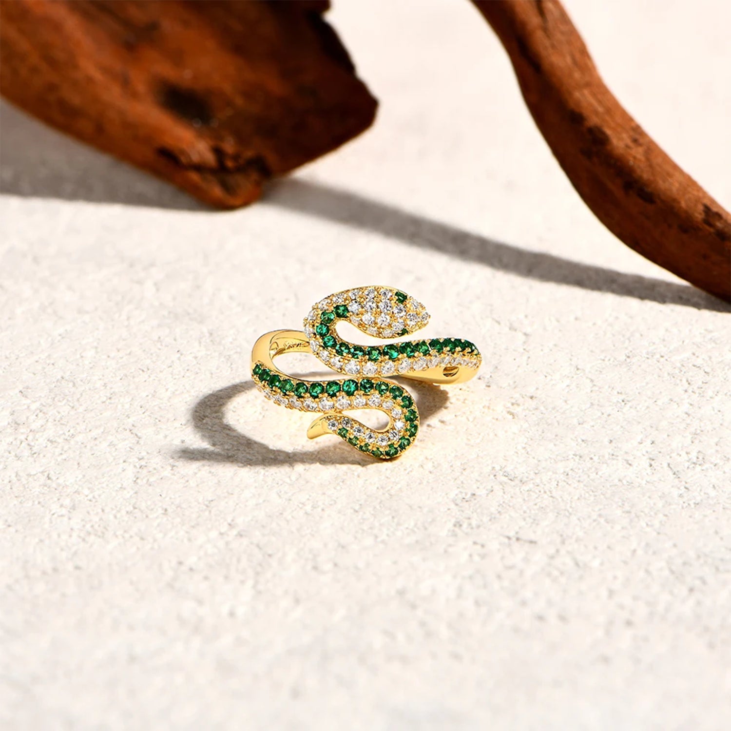 Serpentine Glow Moissanite Party Ring