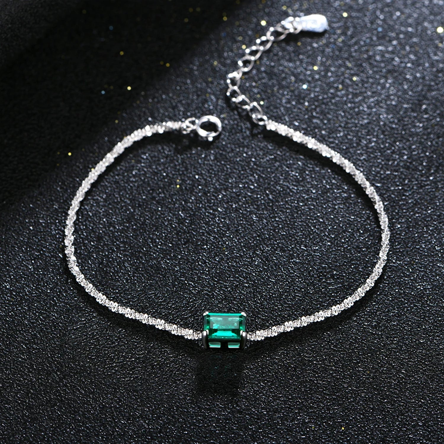 Memovra Emerald & Moissanite Charm Bangle