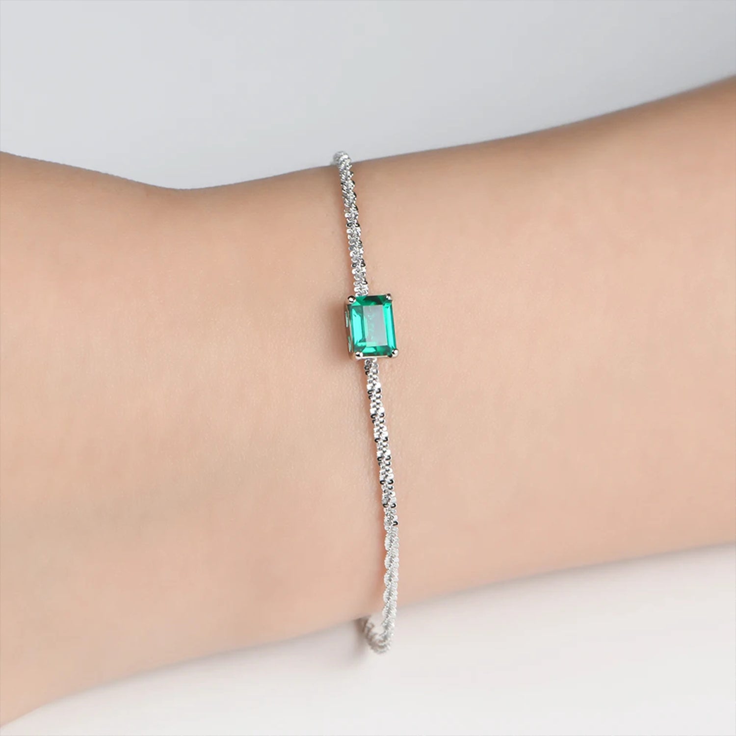 Memovra Emerald & Moissanite Charm Bangle